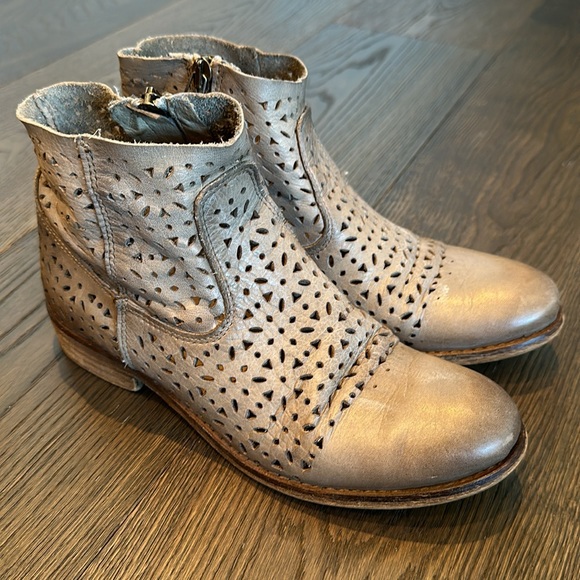 Taupe leather booties - Picture 4 of 5